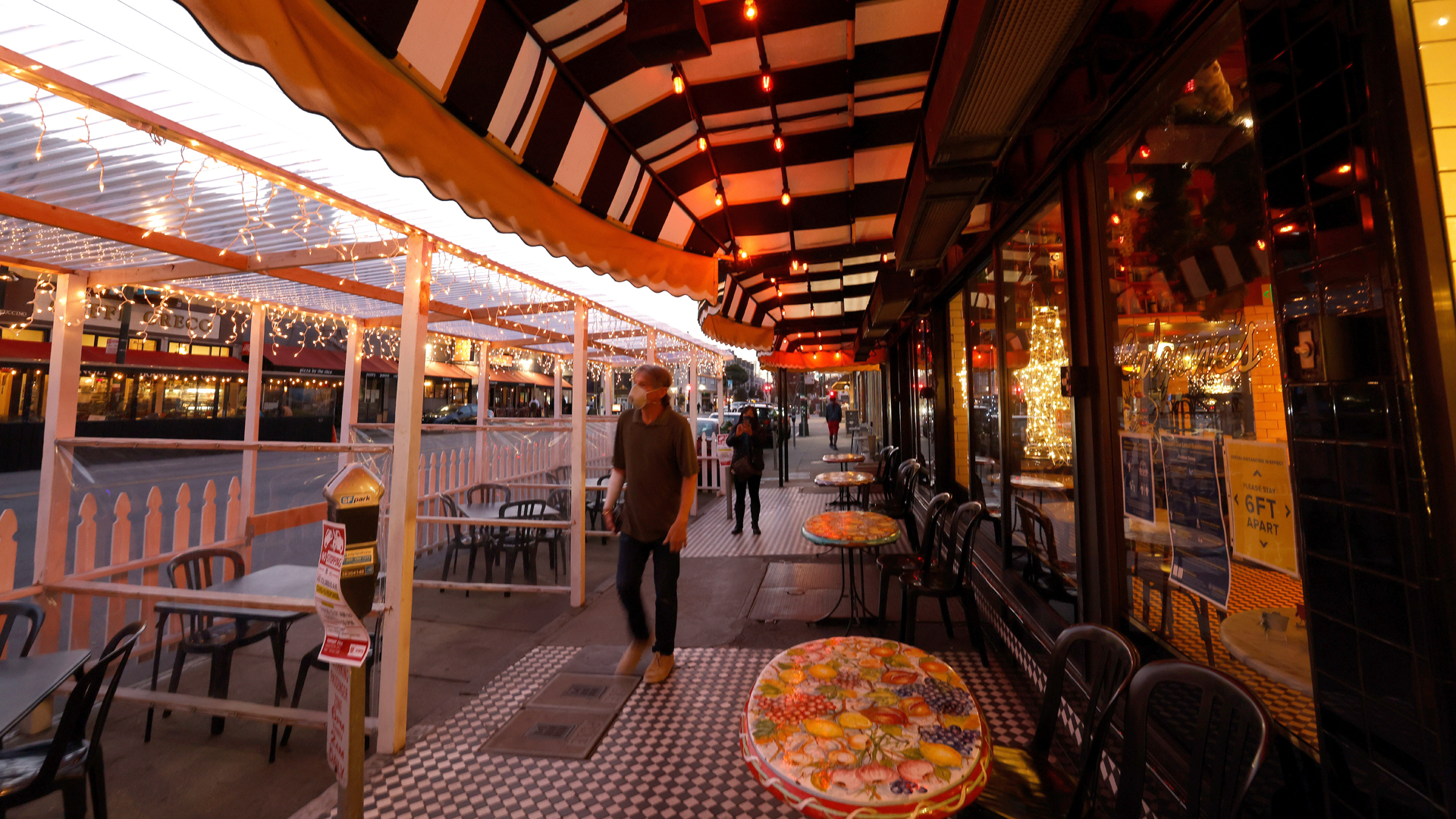 San Francisco vuelve a cerrar bares y restaurantes por expansión de COVID-19