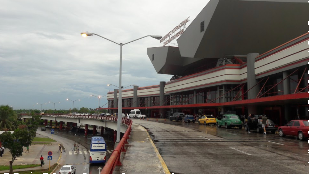 Cuba restringe llegada de vuelos desde México y otros países por COVID-19