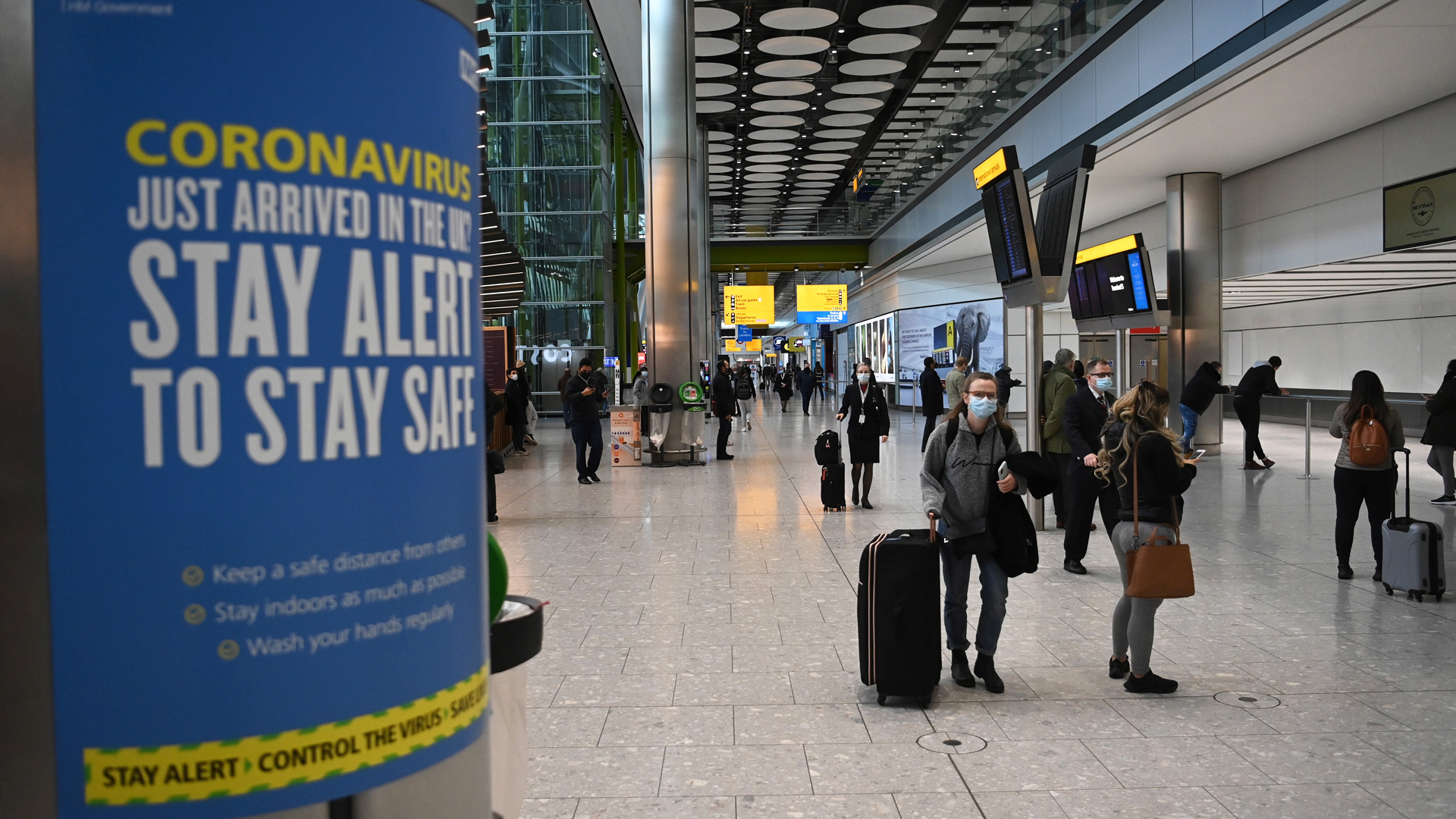 Reino Unido suspende corredores aéreos para evitar cepas importadas de COVID-19