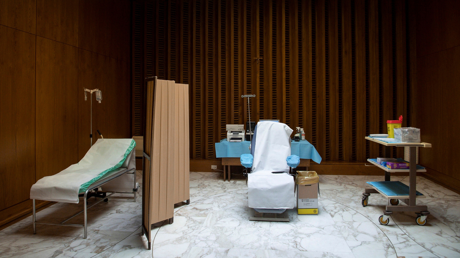 Vacunan contra COVID-19 al papa Francisco y Benedicto XVI - area-de-vacunacion-contra-covid-19-en-el-vaticano