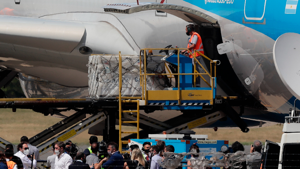 Médico de la Policía y militar no murieron por la vacuna rusa en Argentina