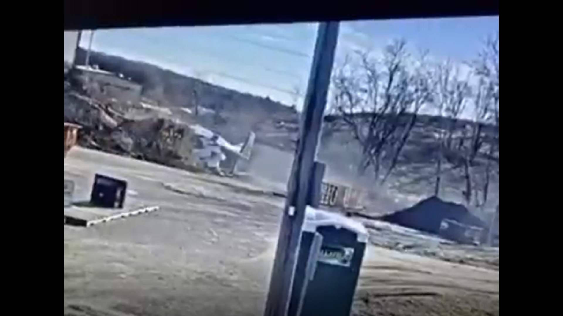 #Video Avión pequeño se estrella en Long Island, EE.UU.; el piloto sobrevive