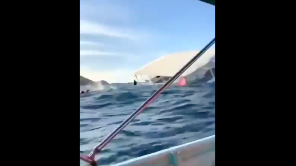#Video Se hunde barco con más de 60 turistas en Jalisco #Video Se hunde barco con más de 60 turistas en Jalisco
