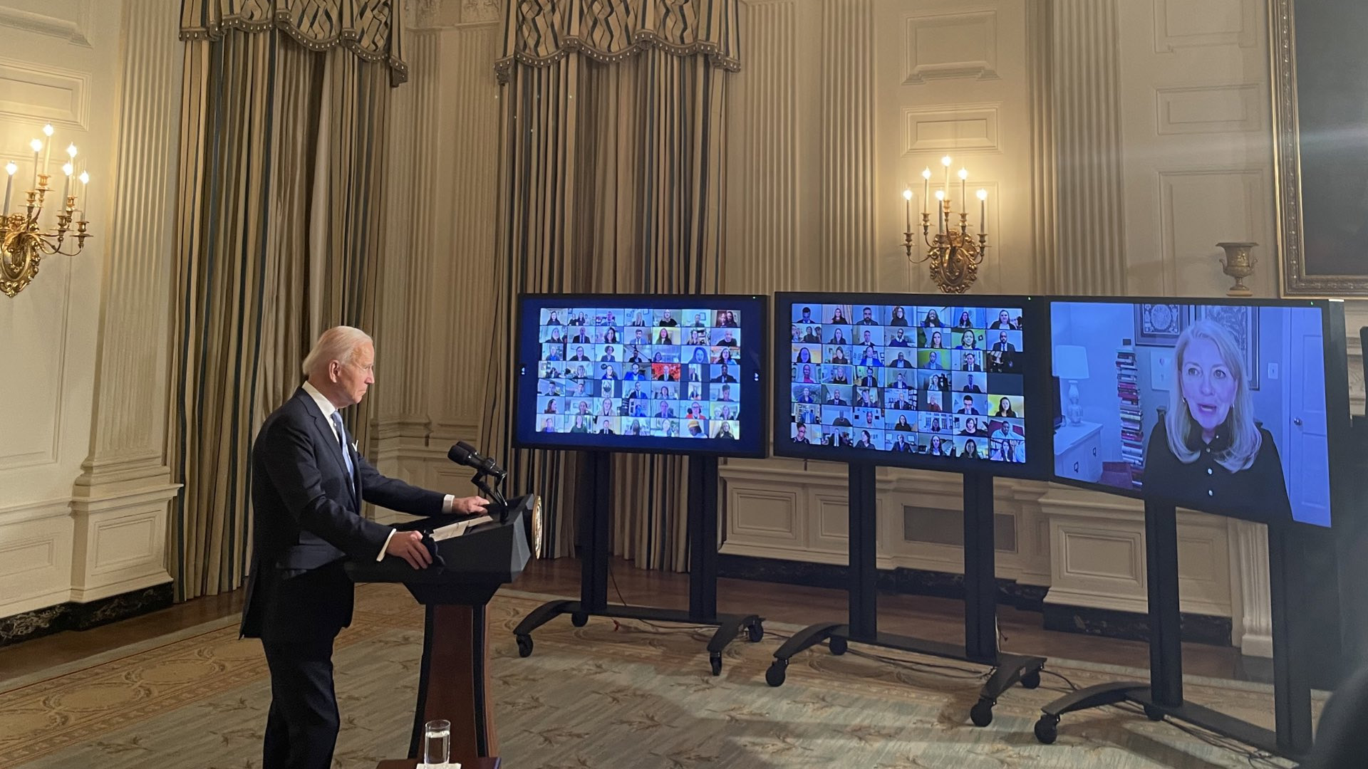 Biden toma juramento a mil funcionarios de la nueva Administración