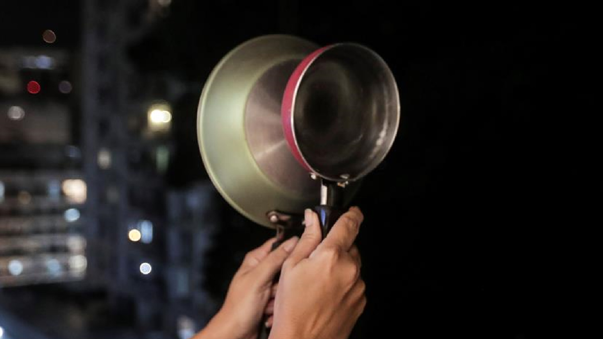 Bolsonaro anuncia nuevo atraso para iniciar vacunación en medio de protestas que piden su renuncia