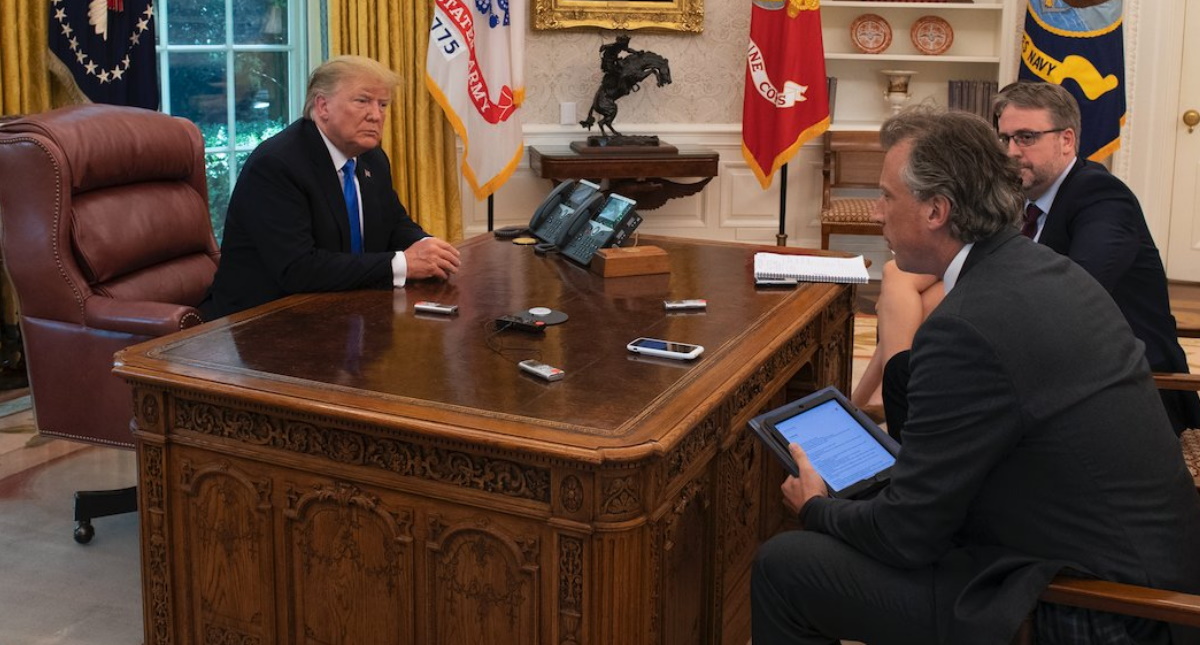 Joe Biden retira del Despacho Oval misterioso botón rojo que dejó Trump