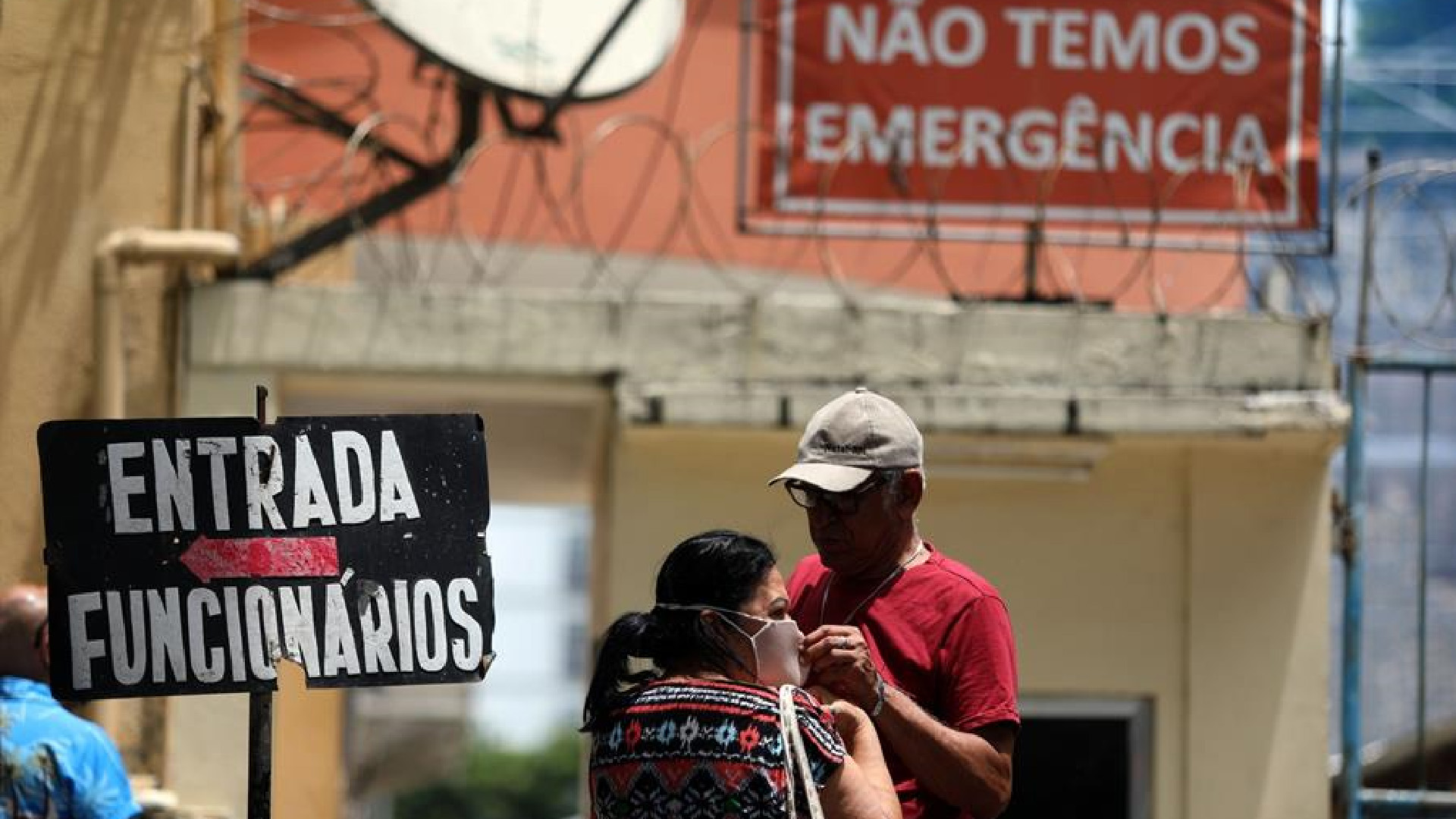 Brasil enfrenta dificultades para adquirir vacunas contra COVID-19 en medio de nuevo repunte