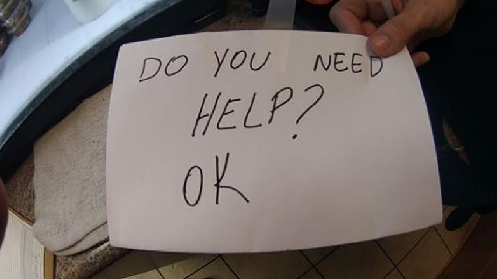 Mesera en Florida salva con señas secretas a niño que era abusado por sus padres - camarera-de-florida-salva-con-senas-secretas-a-nino-que-era-abusado-por-sus-padres-foto-efe