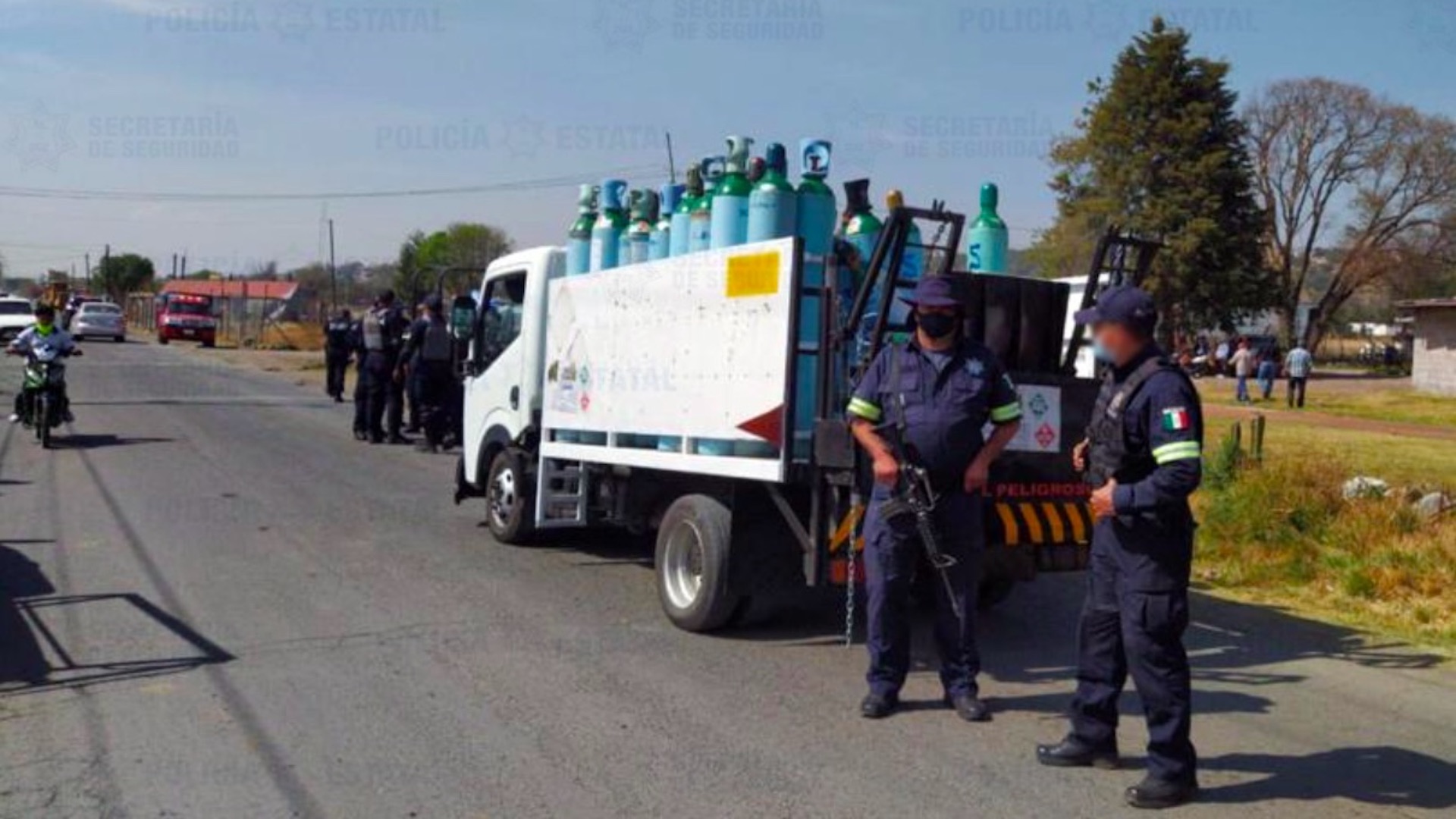 Recuperan camión robado con tanques de oxígeno y detienen a dos en Tultepec