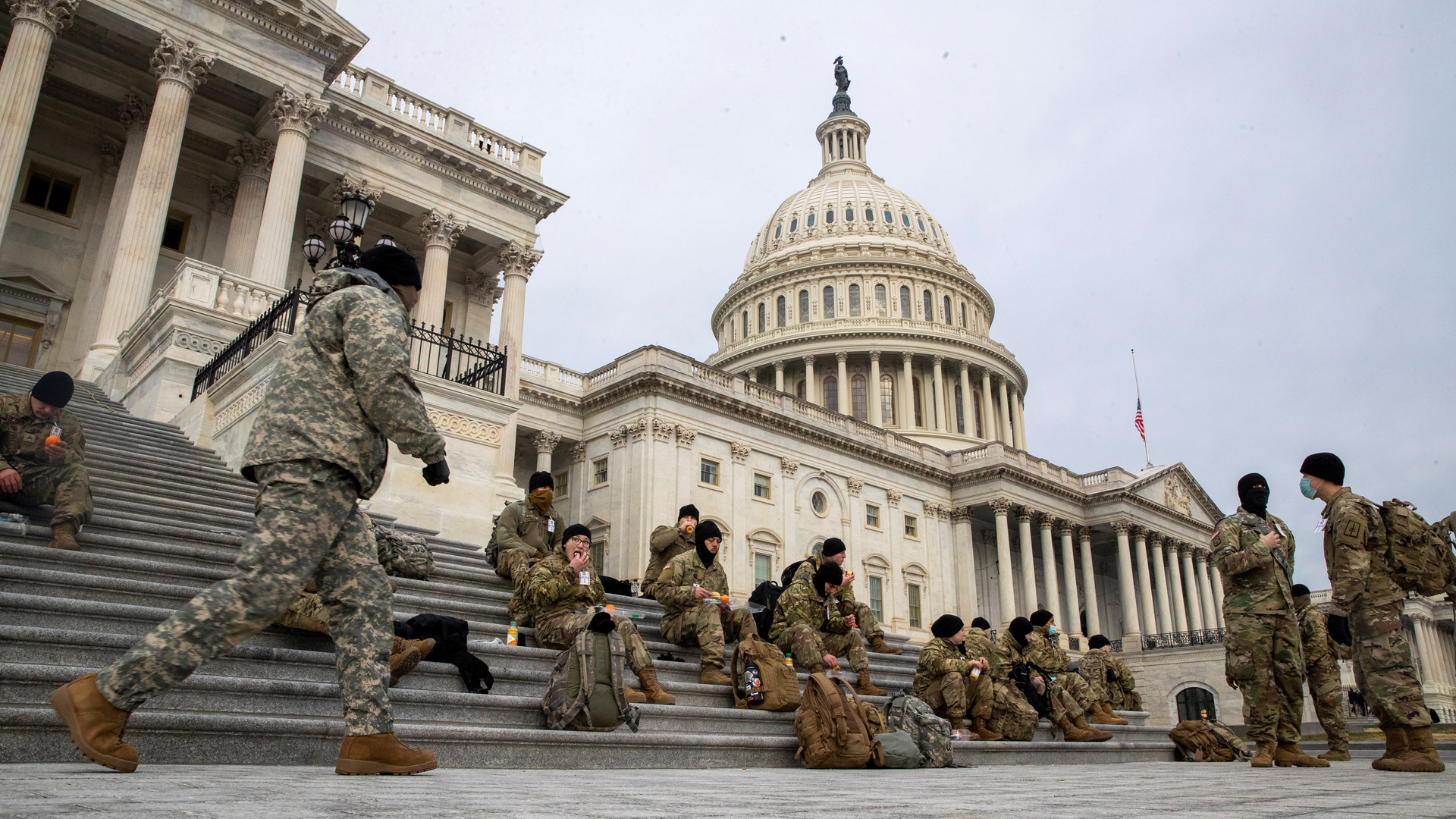 Detienen a otro hombre armado y una mujer en centro de Washington - capitolio-de-eeuu-sigue-bajo-resguardo