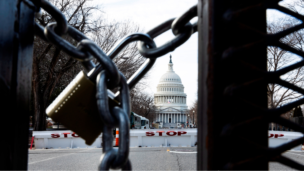Detienen a hombre que intentó entrar a centro de Washington con 500 balas