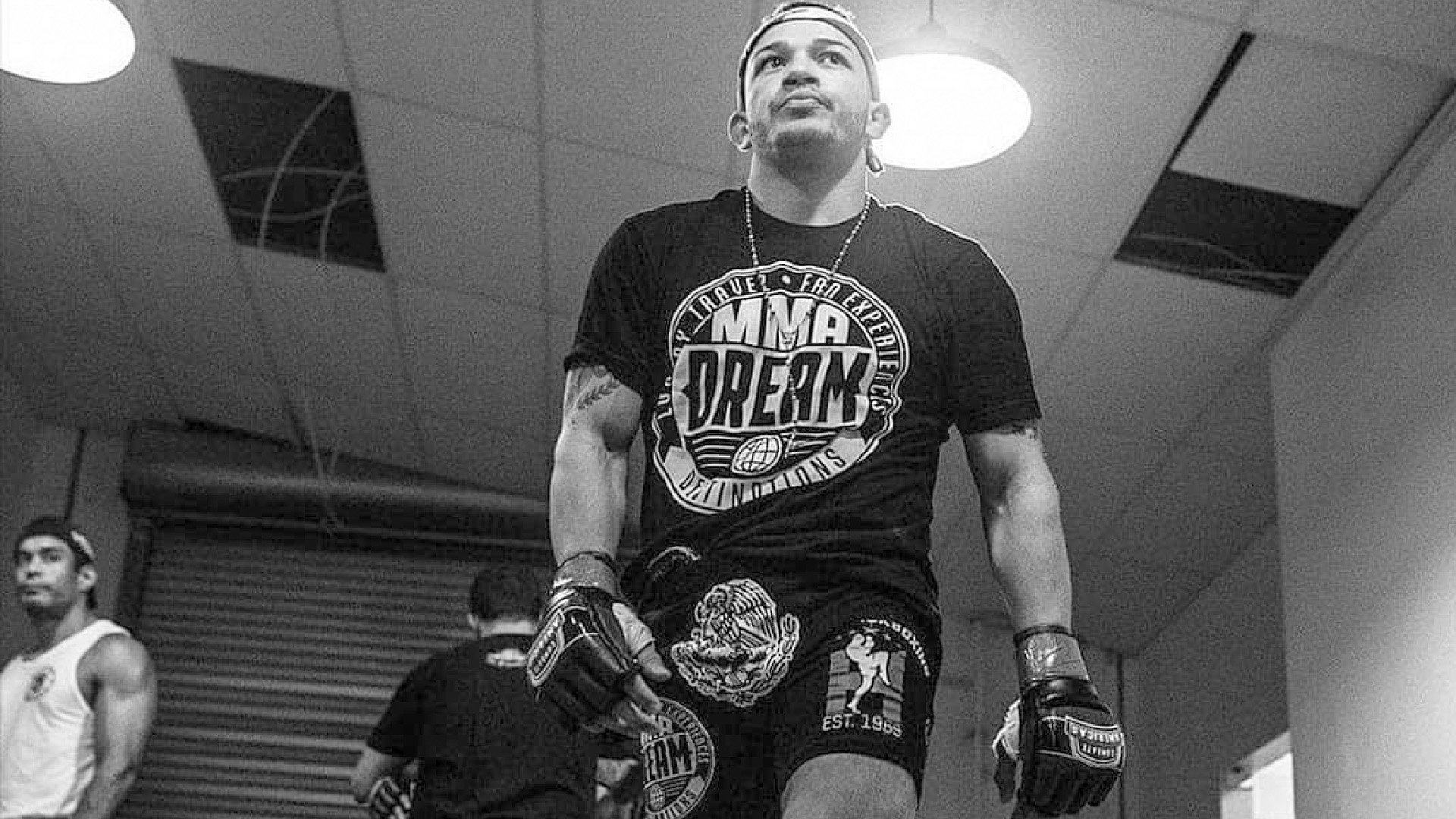 Detienen a peleador mexicano de la UFC por apuñalar a dos de sus hermanas