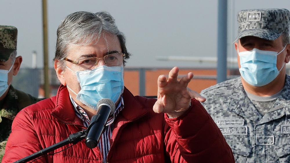 Muerte por coronavirus del ministro de Defensa sacude a Colombia