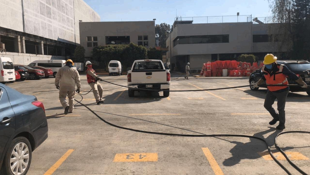 Por seguridad, la CFE interrumpió suministro en oficinas del Metro ante incendio
