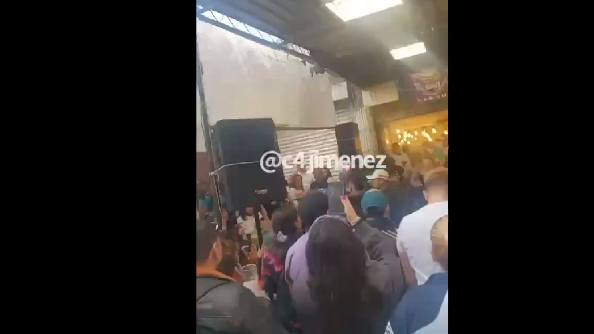 #Video Chelería en Tepito ofrece alcohol, comida y música en vivo