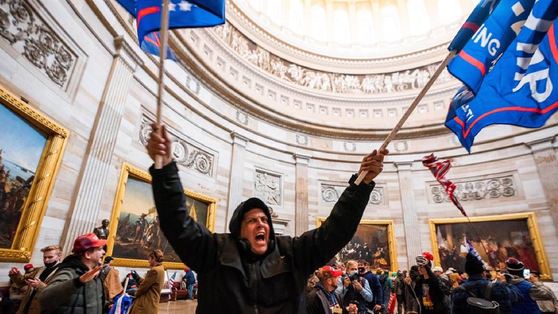 Murió policía del Capitolio de EE.UU. tras disturbios; suman cinco víctimas Murió policía del Capitolio de EE.UU. tras disturbios; suman cinco víctimas