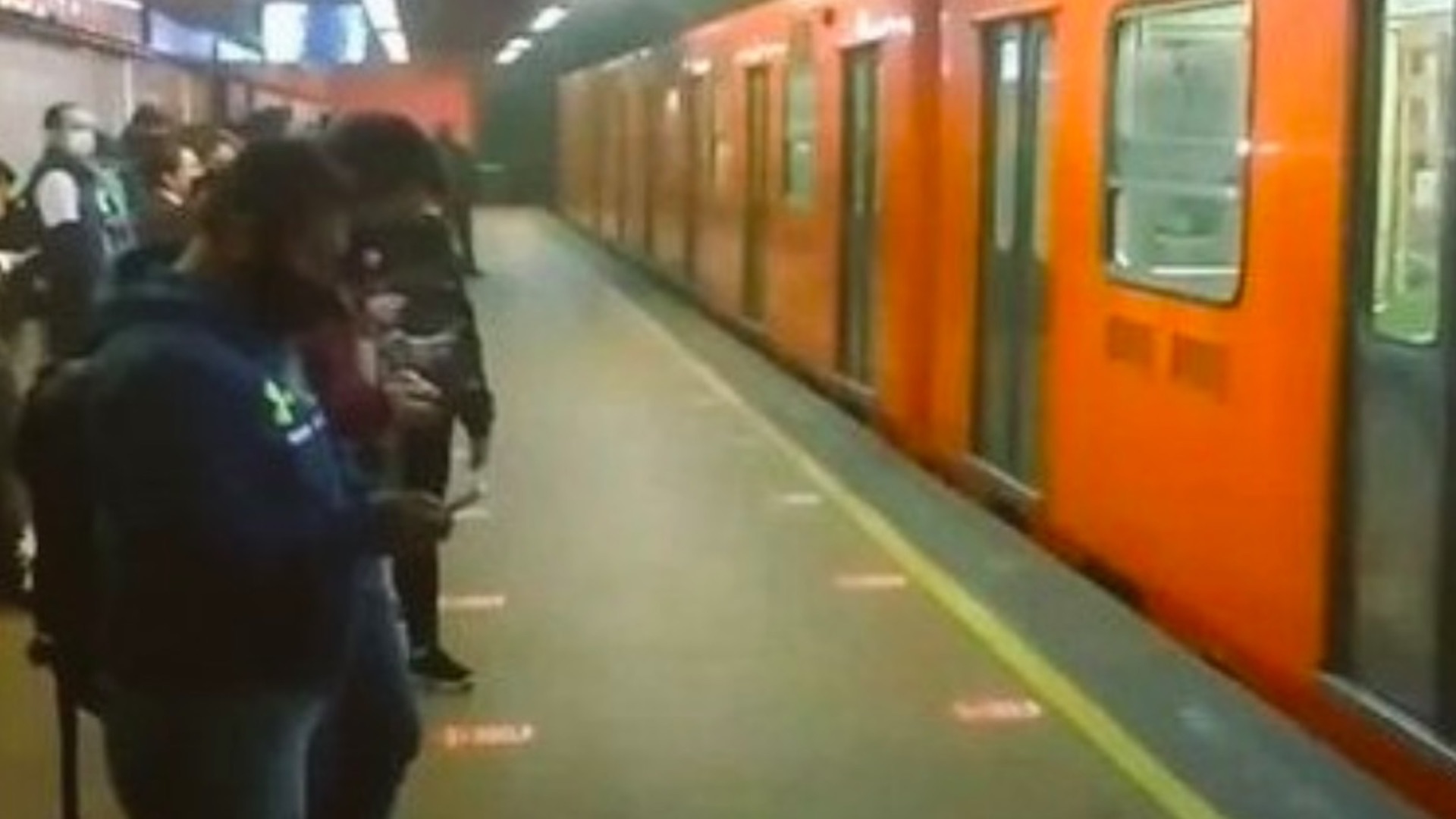 Conato de incendio provoca desalojo de pasajeros en la estación Auditorio del Metro