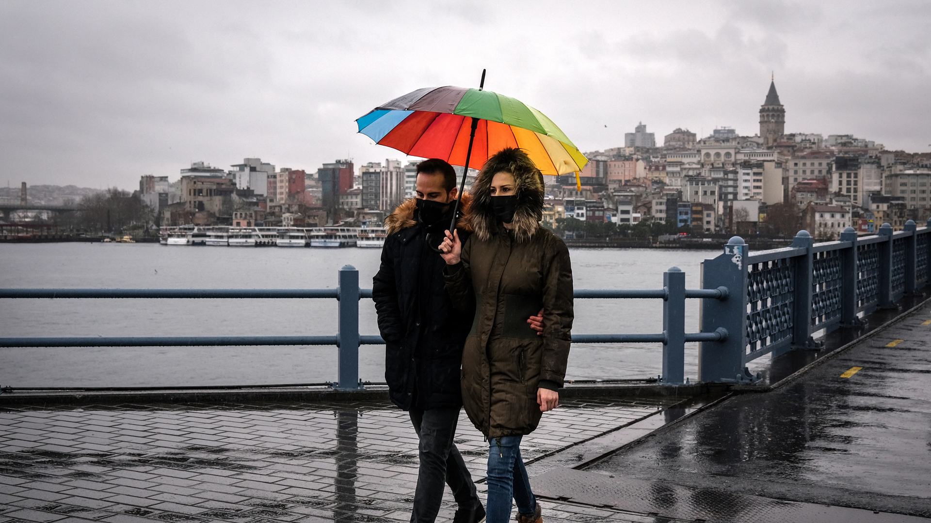 Se estabilizan casos semanales de COVID-19 a un año de declararse la pandemia