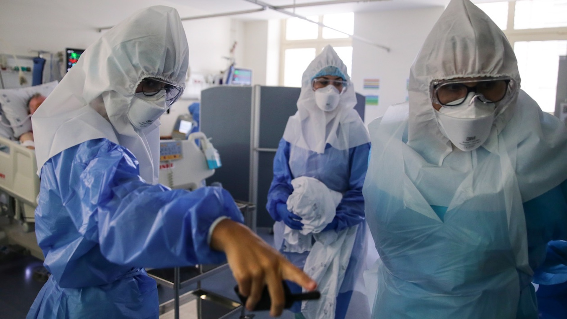 Número de contagios diarios descienden a nivel global, pero las muertes continúan ascendiendo