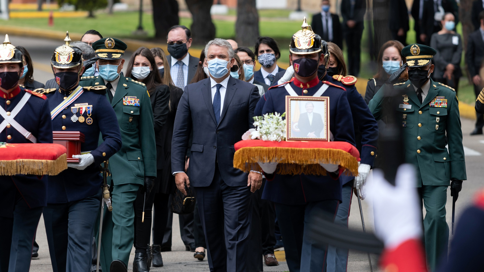 Muertes por COVID-19 en Colombia “arrugan el corazón”, afirma el presidente Iván Duque Muertes por COVID-19 en Colombia “arrugan el corazón”, afirma el presidente Iván Duque