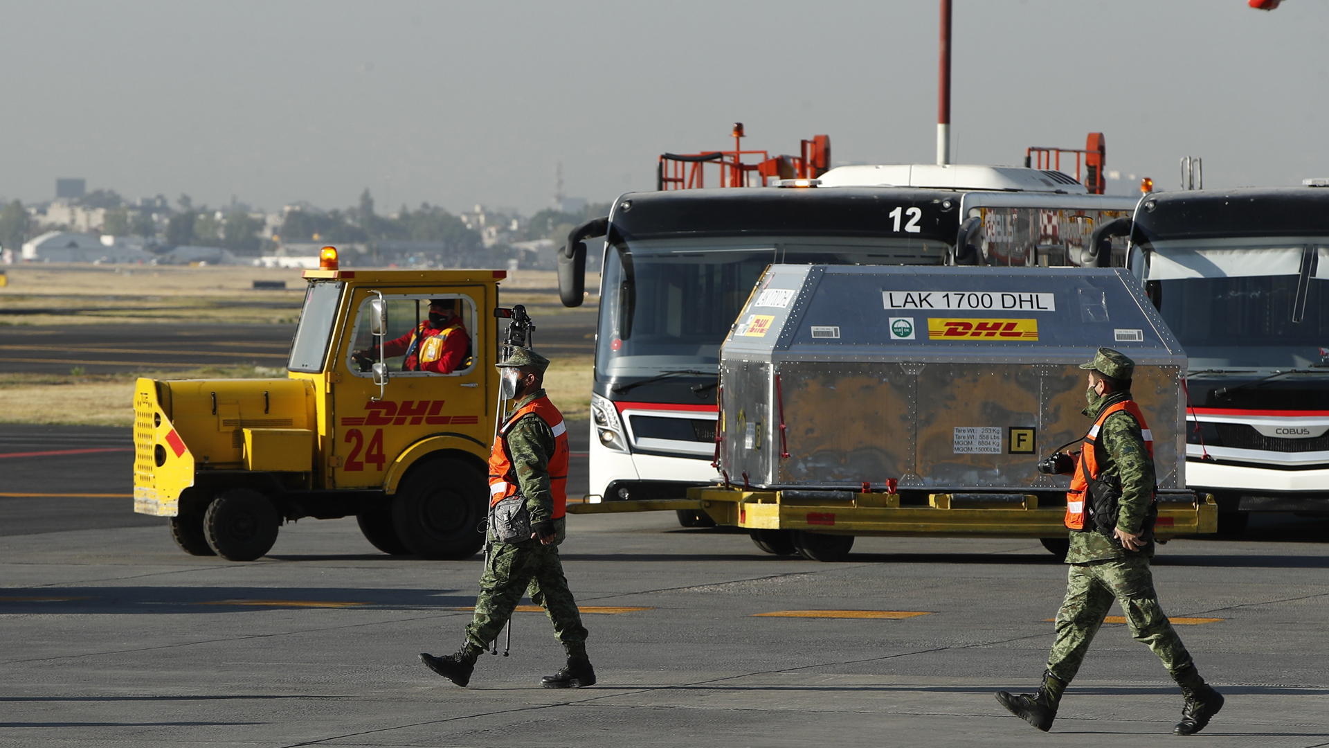 Llega a México cargamento de 170 mil vacunas de Pfizer