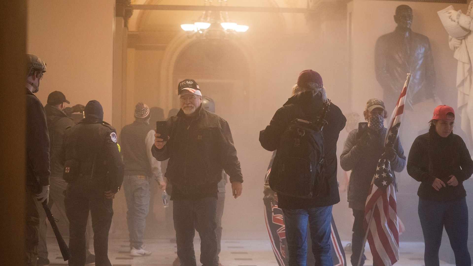 Cadena de dimisiones entre altos cargos de la Casa Blanca tras los disturbios