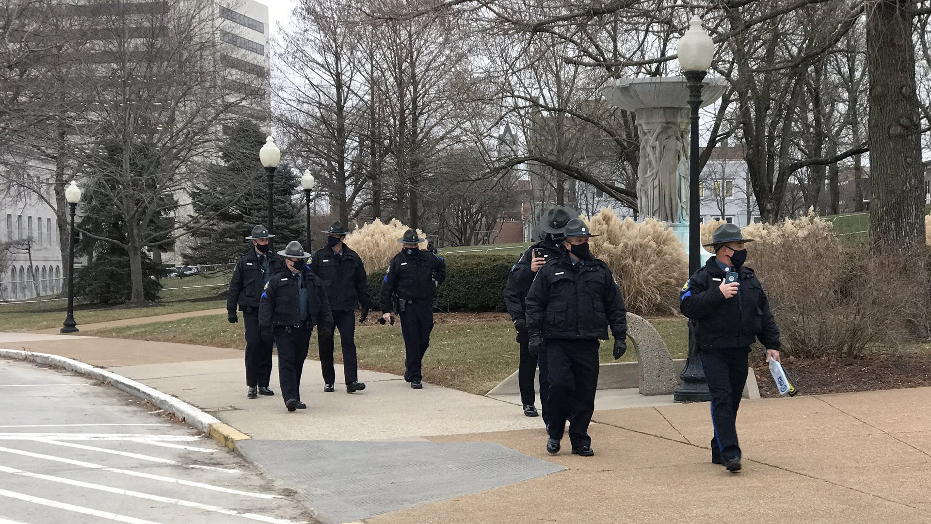 EE.UU. supera sin incidentes domingo lleno de tensión por expectativa de protestas armadas