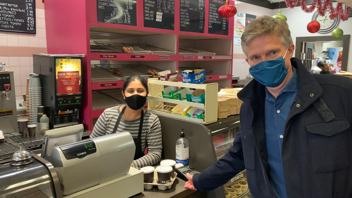 El “quédate en casa” que no respetaron políticos de América