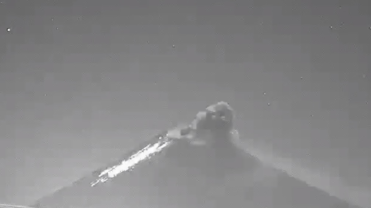 #Video Volcán Popocatépetl inicia 2021 con explosión