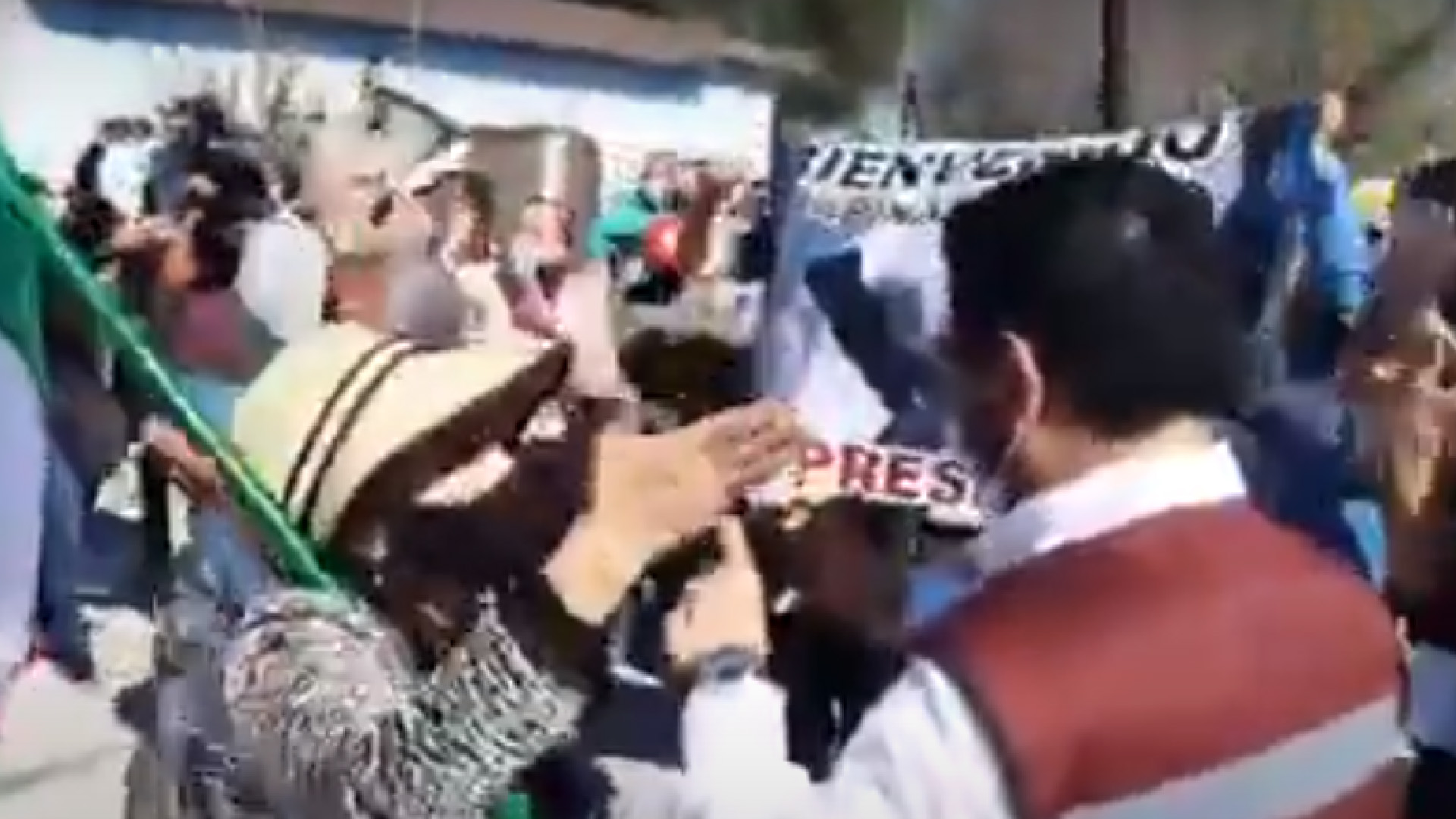 FRENAAA protesta en Nuevo León durante visita de López Obrador