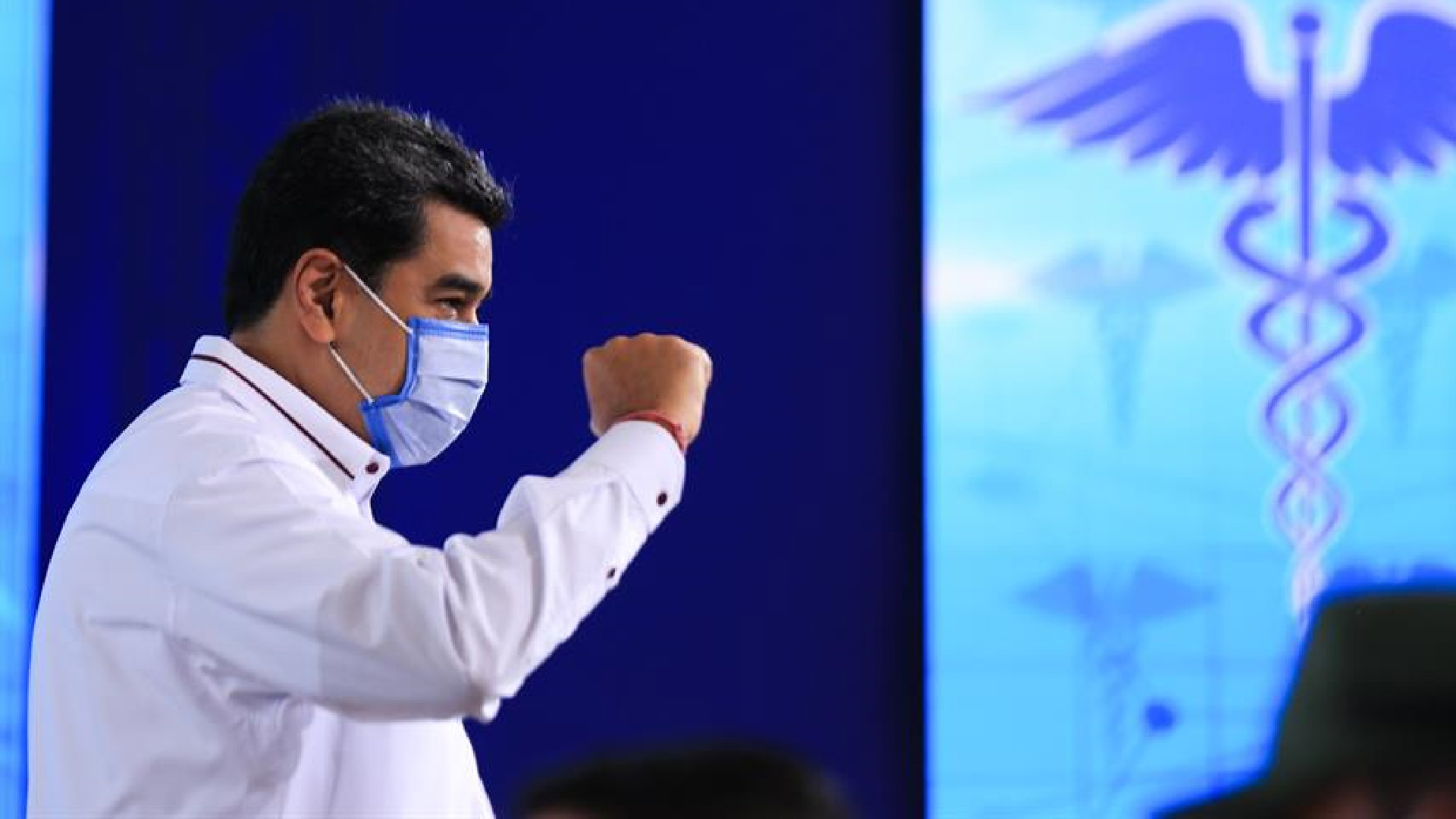 Gotas que “neutralizan” COVID-19 son “complemento”, recula Nicolás Maduro