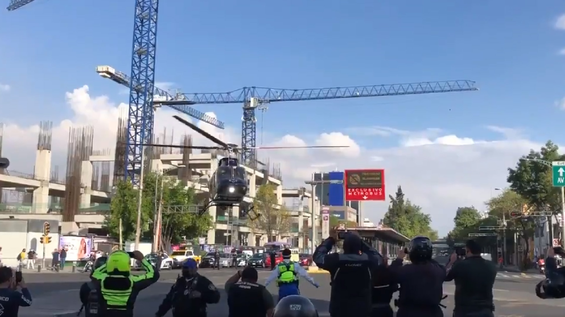 #Video Trasladan en helicóptero a menor electrocutado tras jugar con papalote