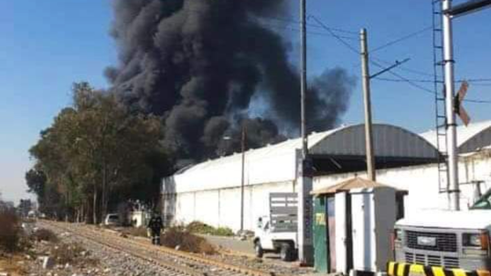 #Video Se incendia fábrica de colchones de Ecatepec, Estado de México