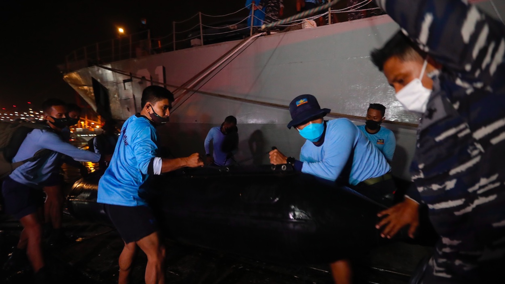 Indonesia confirma caída de Boeing 737-524 en el mar frente a la costa de Yakarta con 62 personas a bordo