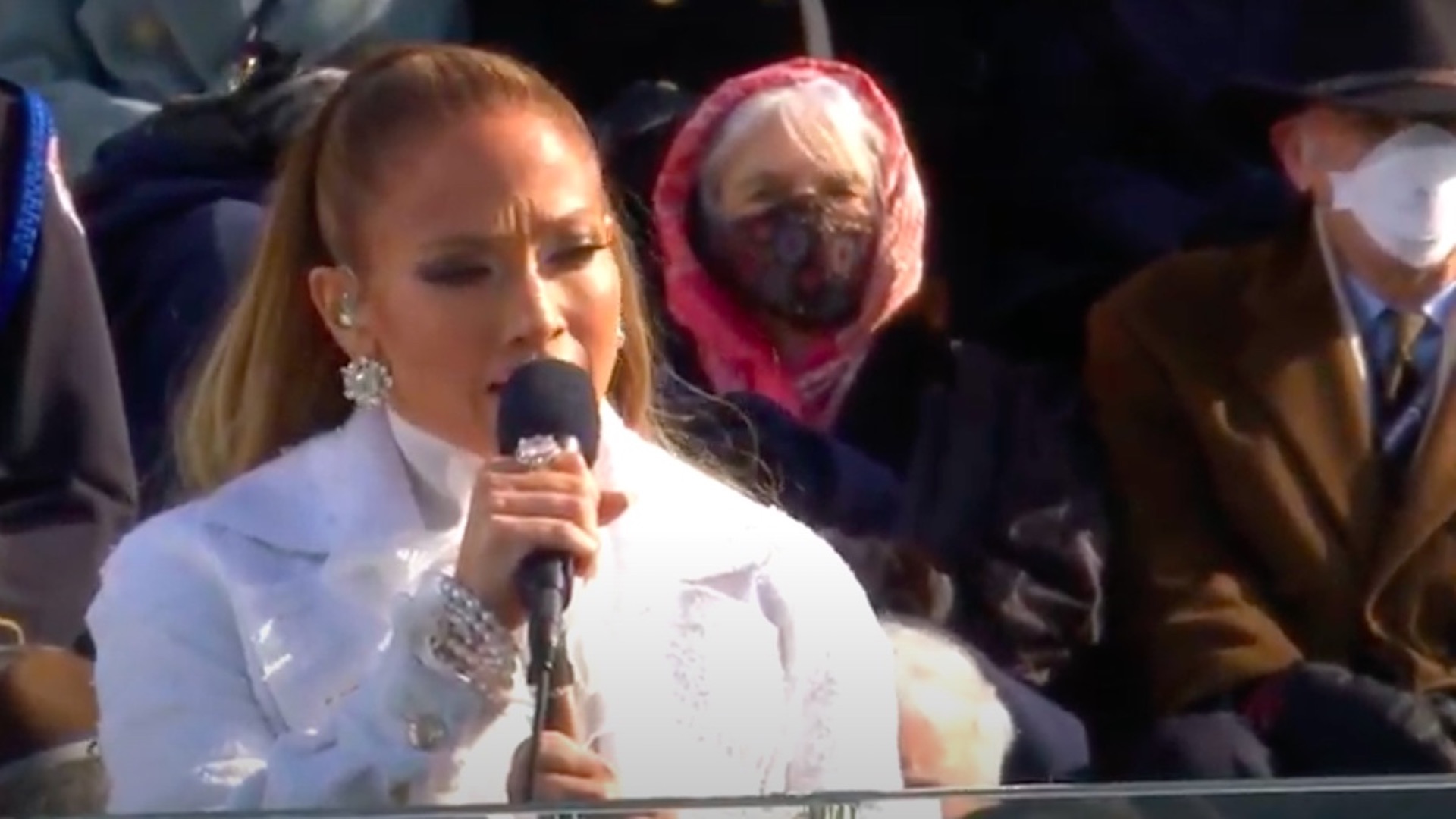 #Video Jennifer Lopez recita el juramento de lealtad en español en la investidura de Joe Biden