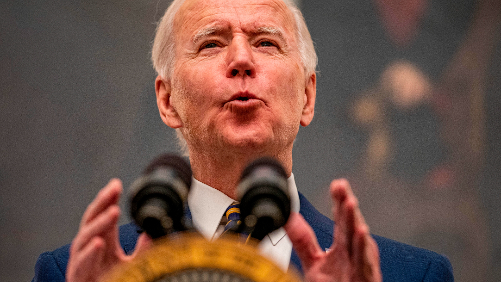 Biden se opone a que Trump reciba informes de inteligencia