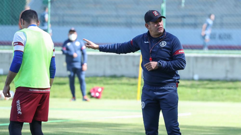 Reynoso pide lealtad a la afición de Cruz Azul para romper sequía de títulos