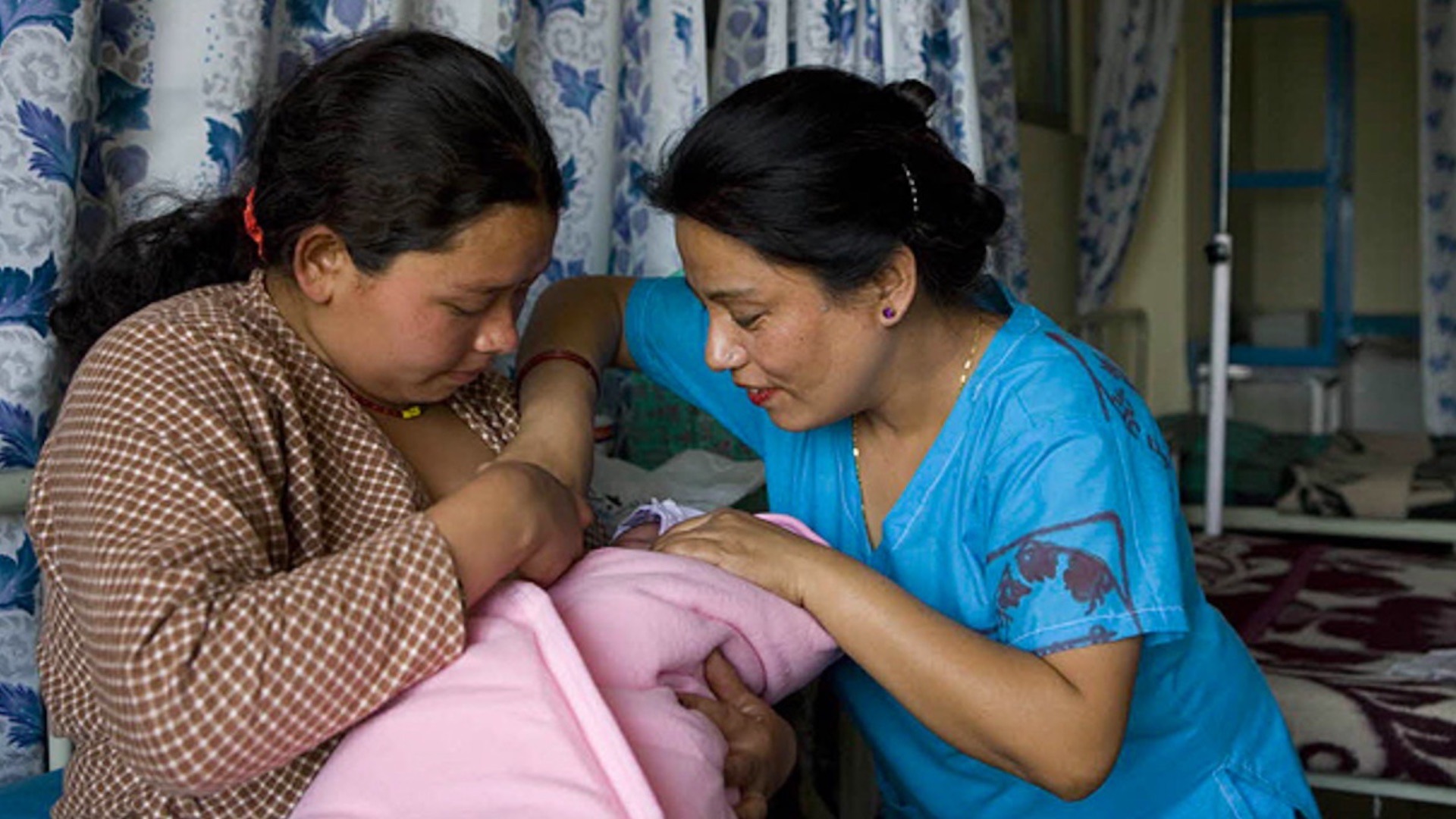 No existe contraindicación para aplicación de vacuna contra el COVID-19 a mujeres en periodo de lactancia