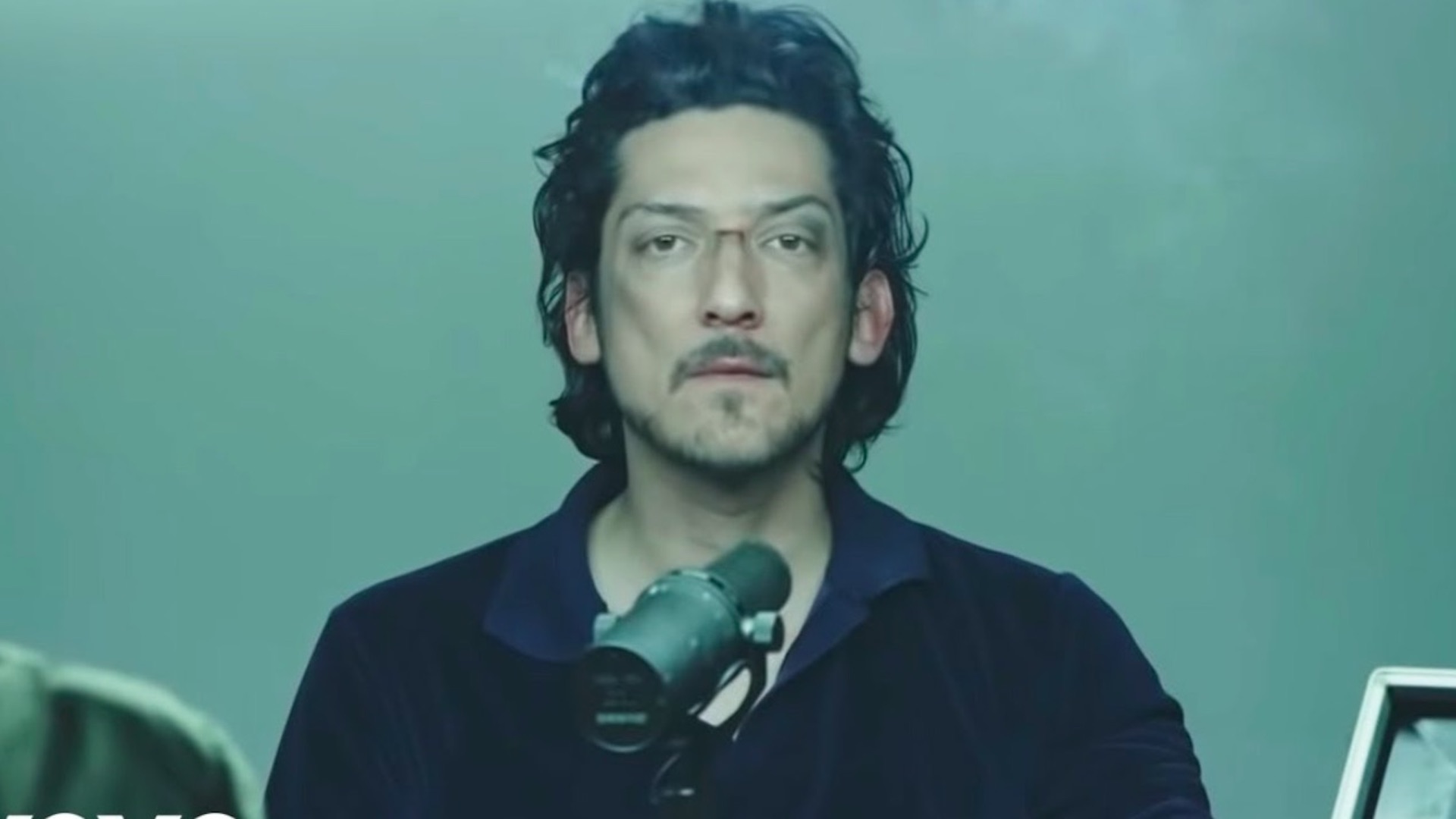 Eliminan cuenta de Twitter de León Larregui tras incitar a la población a no vacunarse contra el COVID-19