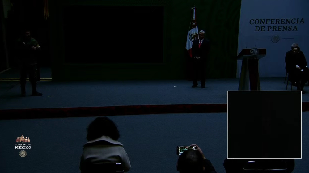#Video Apagón interrumpe ‘mañanera’ de AMLO