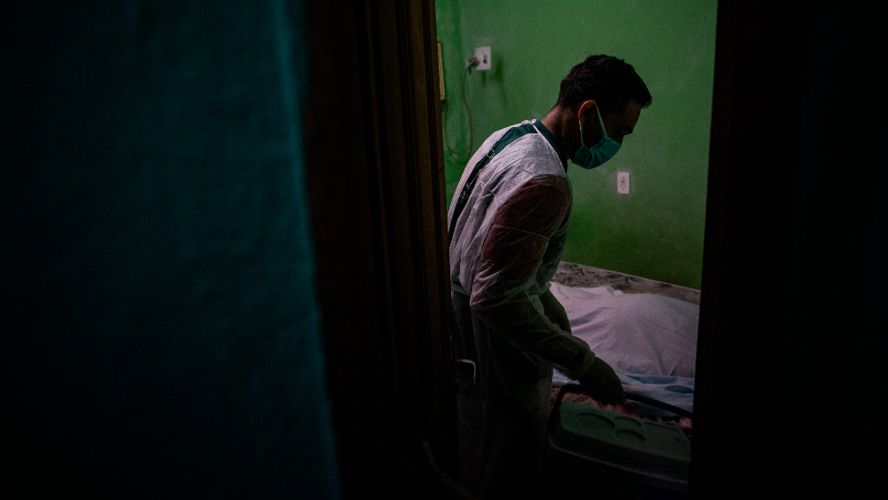 Colapso por COVID-19 obliga a Manaos, en Brasil, a expedir certificados de defunción puerta a puerta