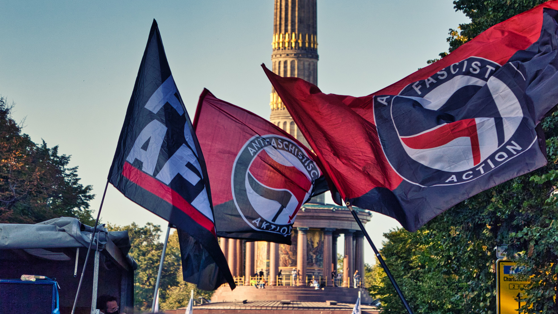 Trump veta la entrada a EE.UU. de extranjeros vinculados a Antifa