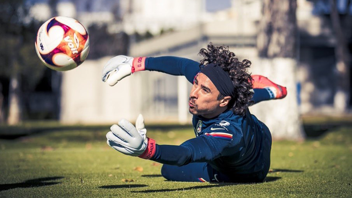 Memo Ochoa, uno de los tres jugadores del América con COVID-19