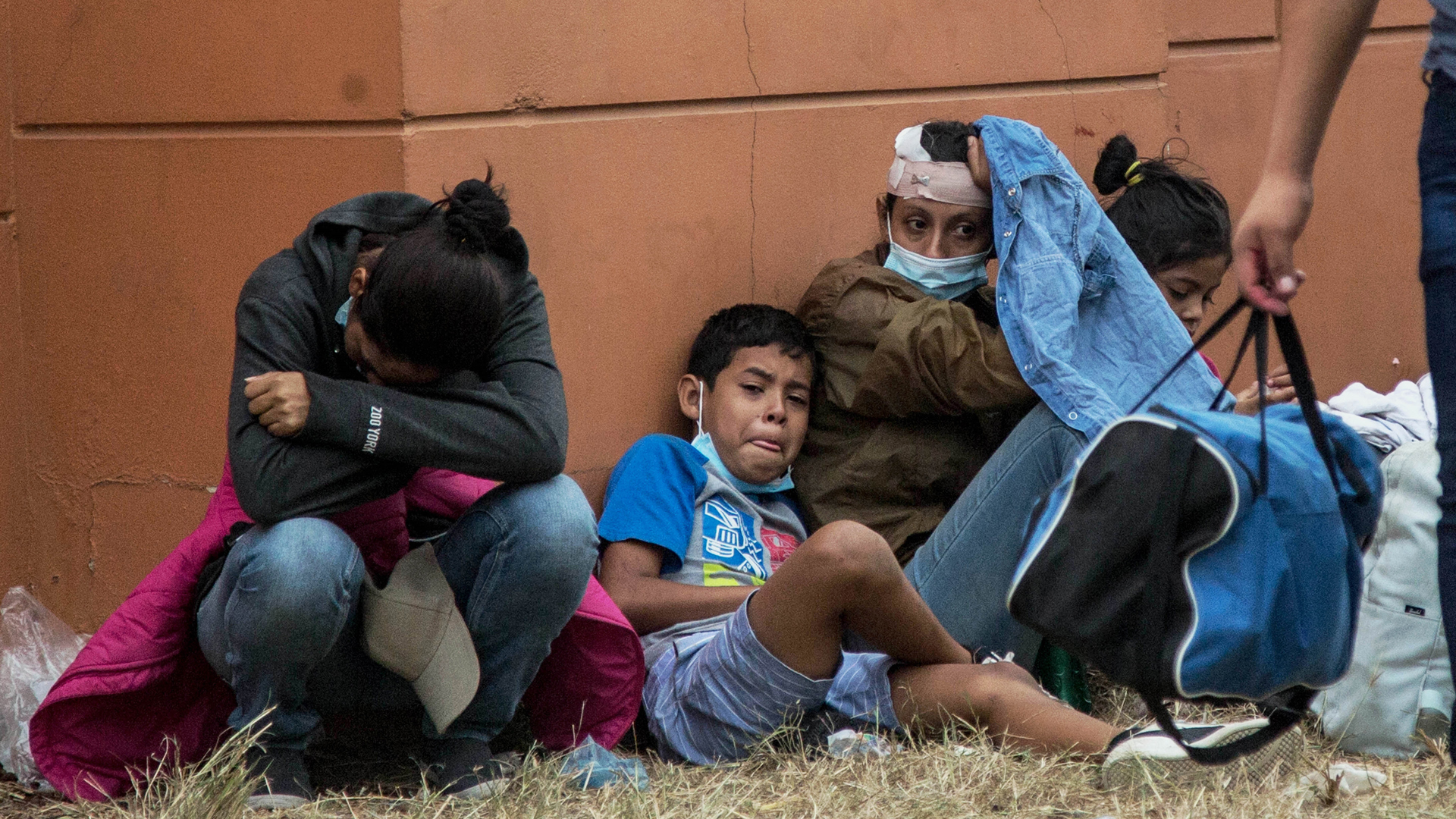 Miembros de caravana migrante hondureña dan positivo a COVID-19