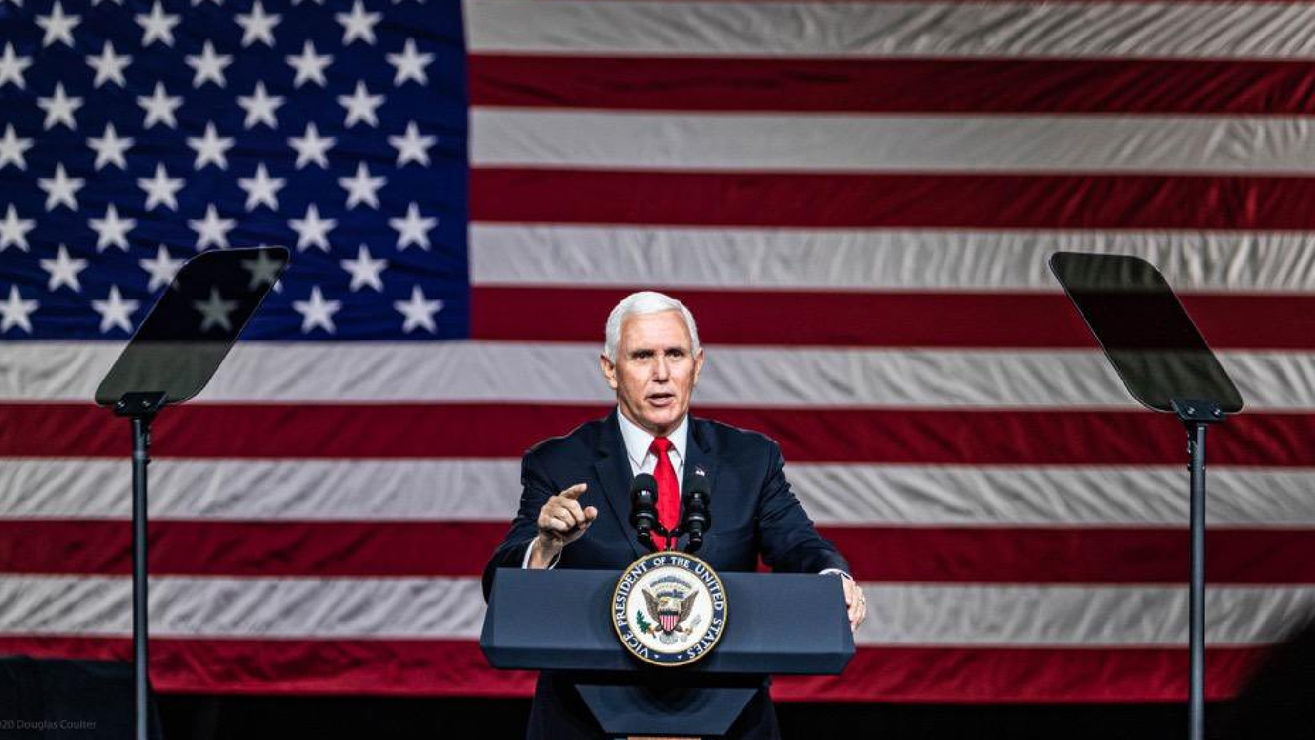Mike Pence califica la incursión violenta al Capitolio de “intolerable”