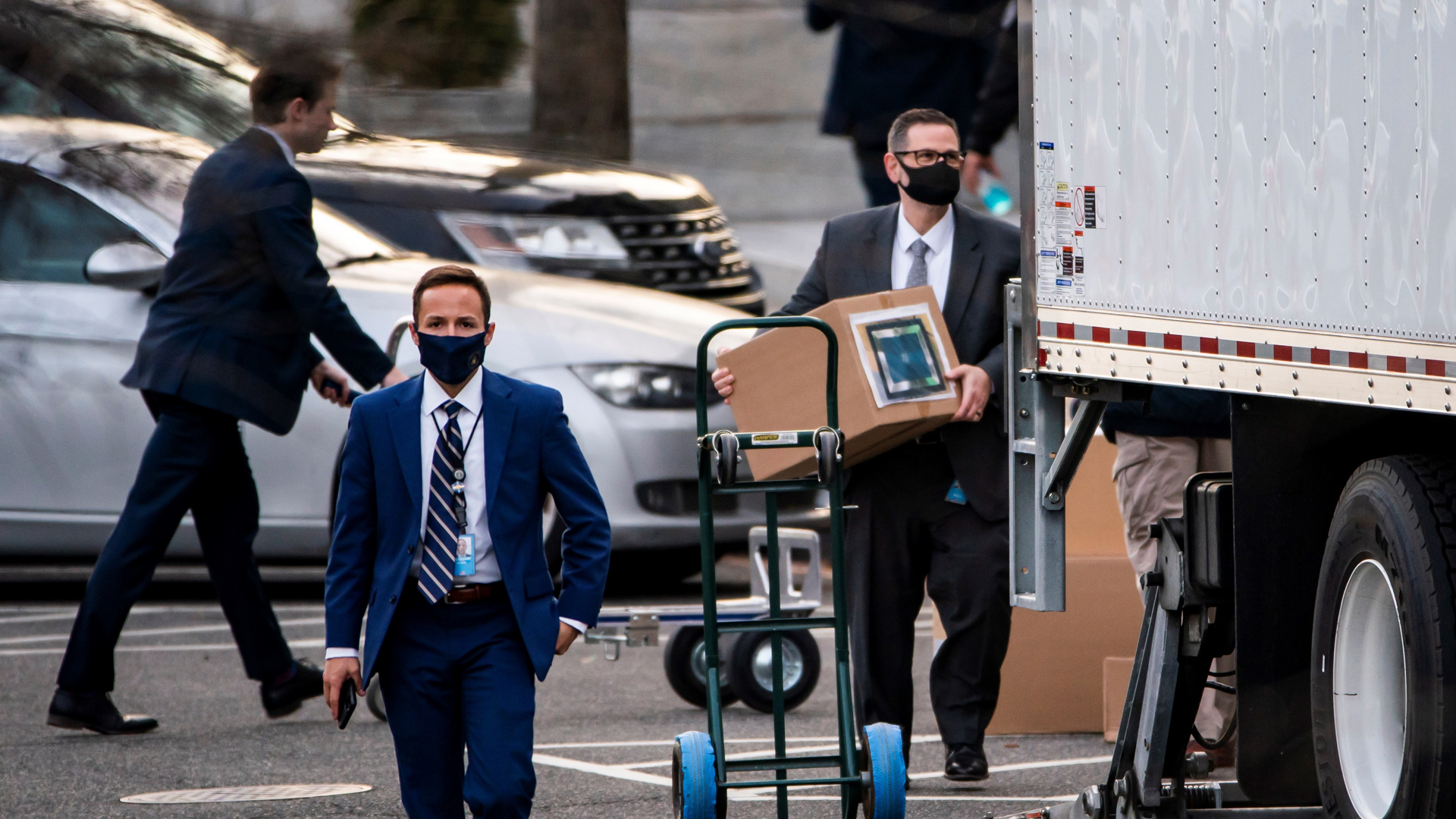 La imagen de un camión de mudanzas ante la Casa Blanca se hace viral en redes - mudanza-de-donald-trump-de-la-casa-blanca