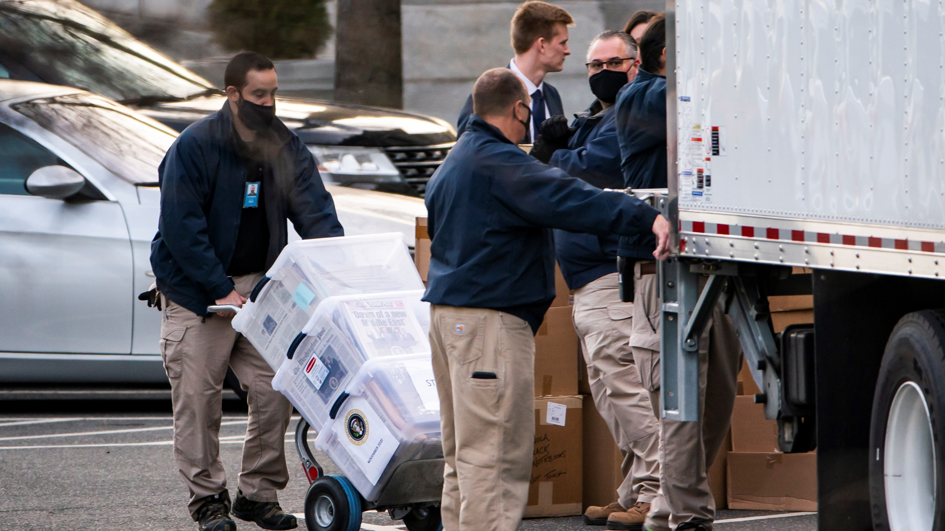 La imagen de un camión de mudanzas ante la Casa Blanca se hace viral en redes La imagen de un camión de mudanzas ante la Casa Blanca se hace viral en redes