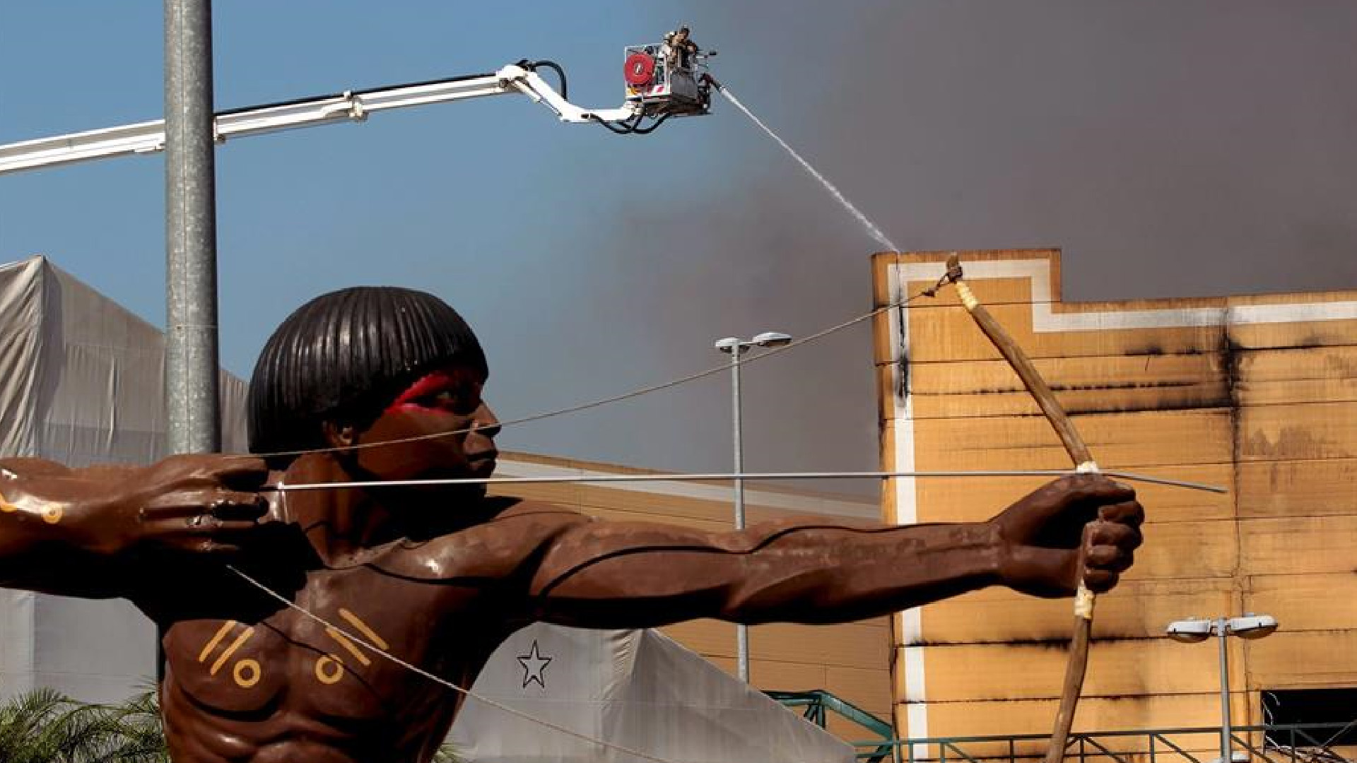 Ordenan cierre de Ciudad de la Samba en Río de Janeiro por riesgo de incendios Ordenan cierre de Ciudad de la Samba en Río de Janeiro por riesgo de incendios