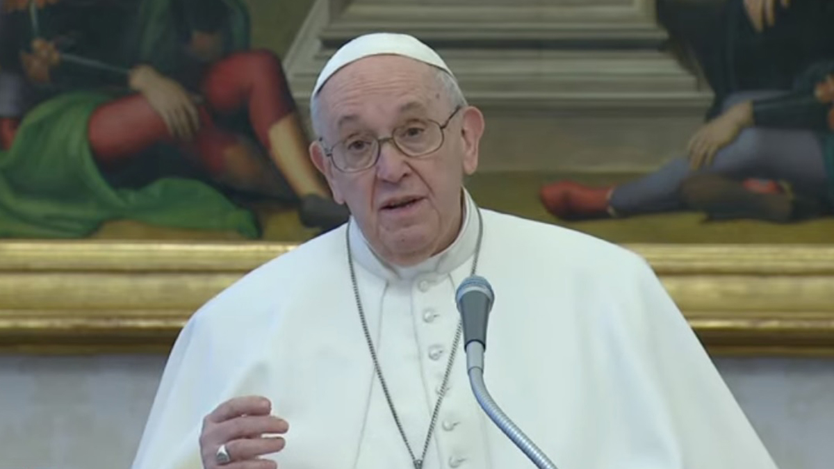 Reaparece papa Francisco tras ataque de ciática para condenar muerte de indigente