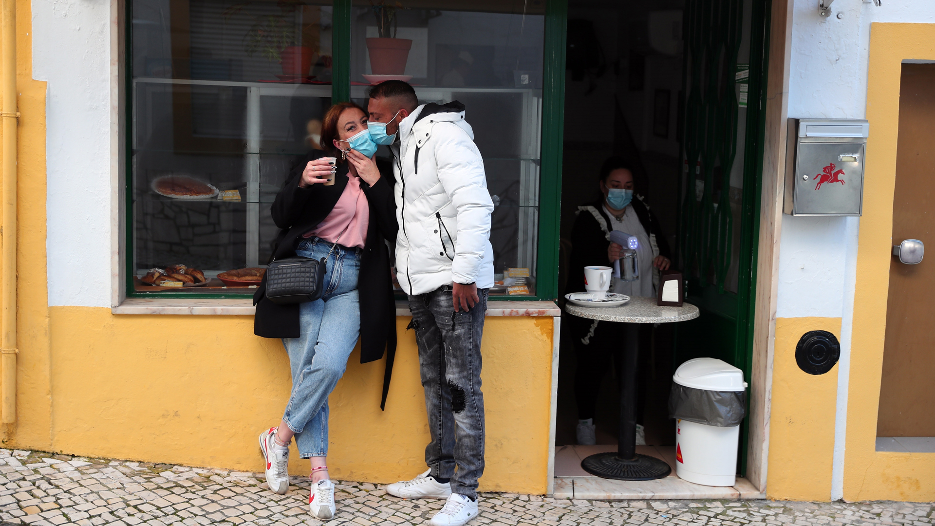 Advierte OMS que el mundo ha bajado la guardia frente al COVID-19 Advierte OMS que el mundo ha bajado la guardia frente al COVID-19